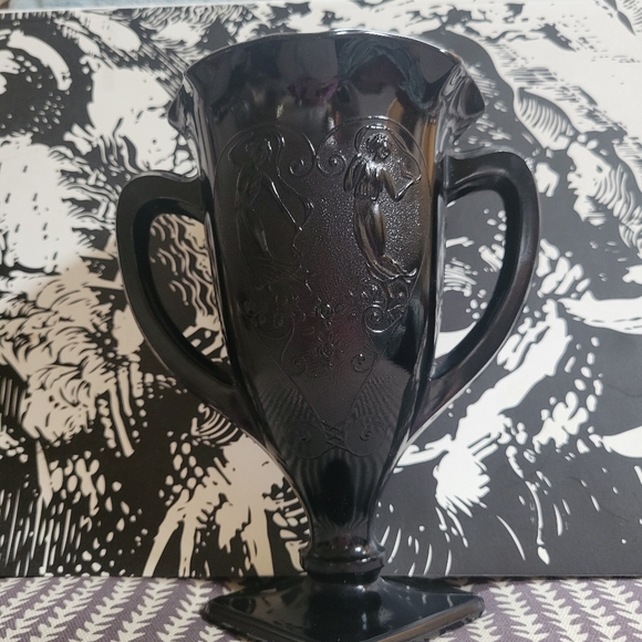 Vintage L.E. Smith Black Amethyst Glass Trophy Vase ~ Embossed Dancing Nymphs - Picture 4 of 16